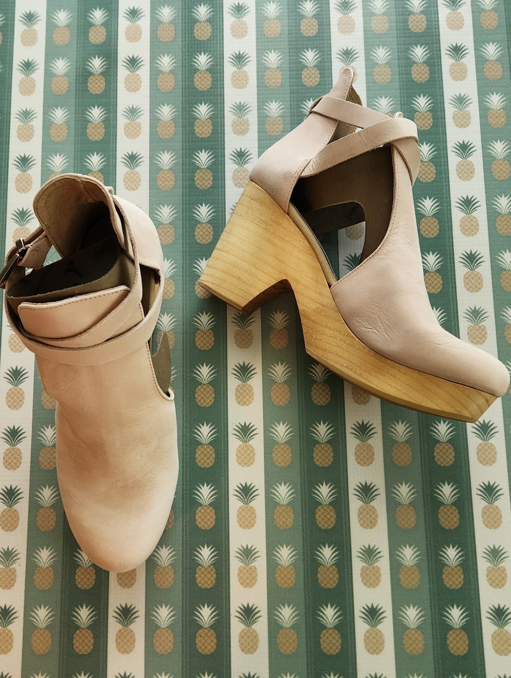 Free People Cedar Leather Clogs - Picture 3 of 9